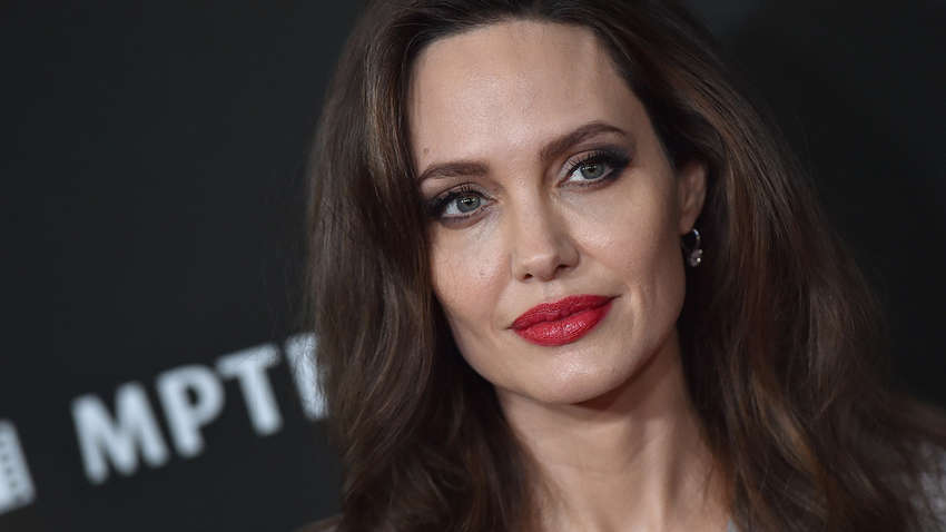 Анджелина Джоли завела Instagram: о чем был ее первый пост