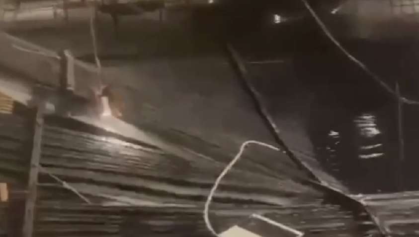 Стало не до краси: у Владивостоці дах будівлі звалився на відвідувачів спа-салону (ВІДЕО) Стало не до краси: у Владивостоці дах будівлі звалився на відвідувачів спа-салону (ВІДЕО)