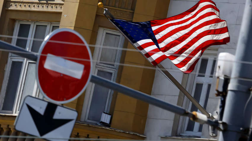 США останавливают выдачу виз россиянам: в чем причина США останавливают выдачу виз россиянам: в чем причина