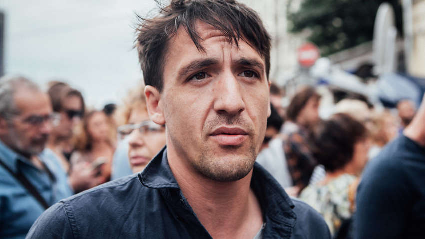 Актор, який втік з Росії, розповів, як промивають мозок в РФ Актор, який втік з Росії, розповів, як промивають мозок в РФ