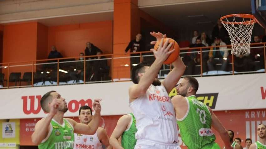 У Кривому Розі любителі спорту стали свідками баскетбольного трилера У Кривому Розі любителі спорту стали свідками баскетбольного трилера