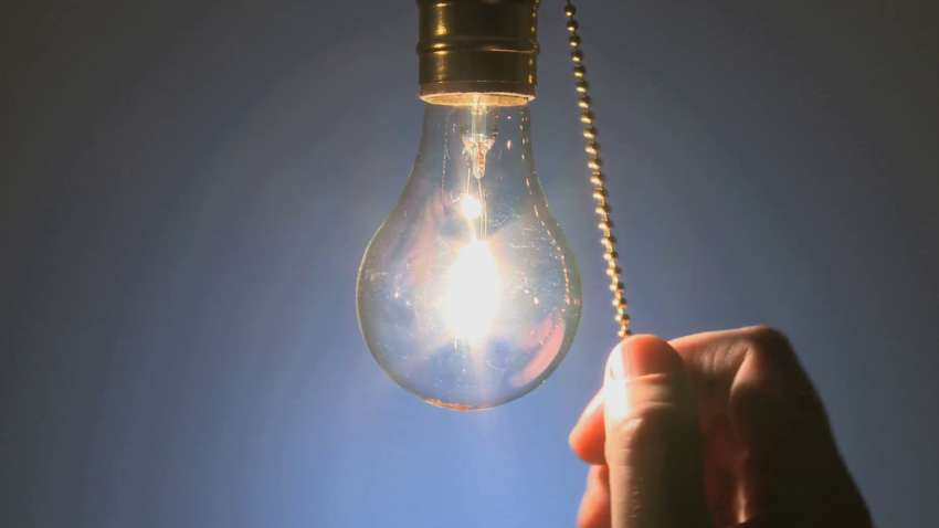 Світло вимикатимуть менше: що зміниться в енергосистемі України