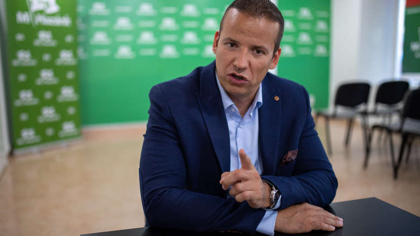 Скандал: Угорський депутат натякає на захоплення українських територій своєю країною