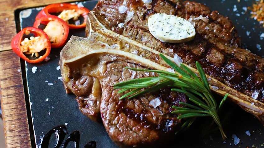 Кардиологи бьют тревогу: что категорически нельзя употреблять после 50 лет