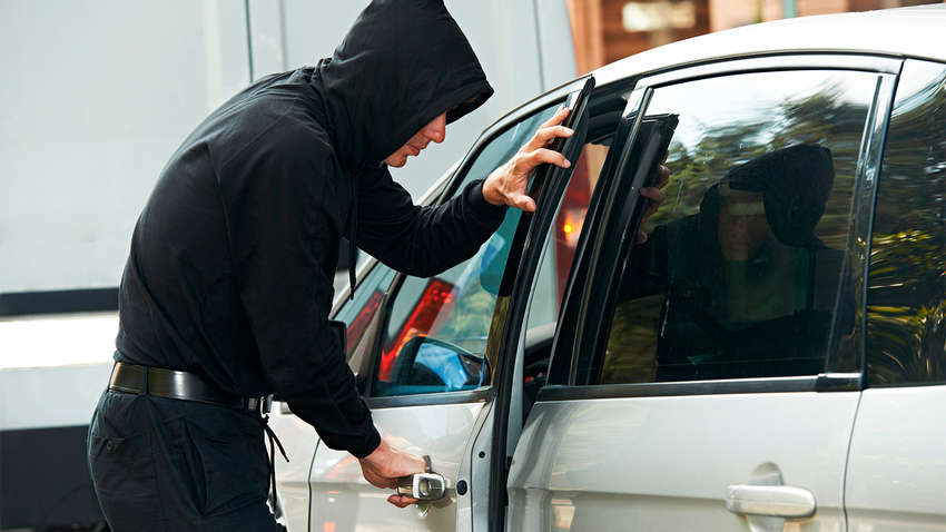 Полиция разоблачила банду похитителей элитных авто (Видео)