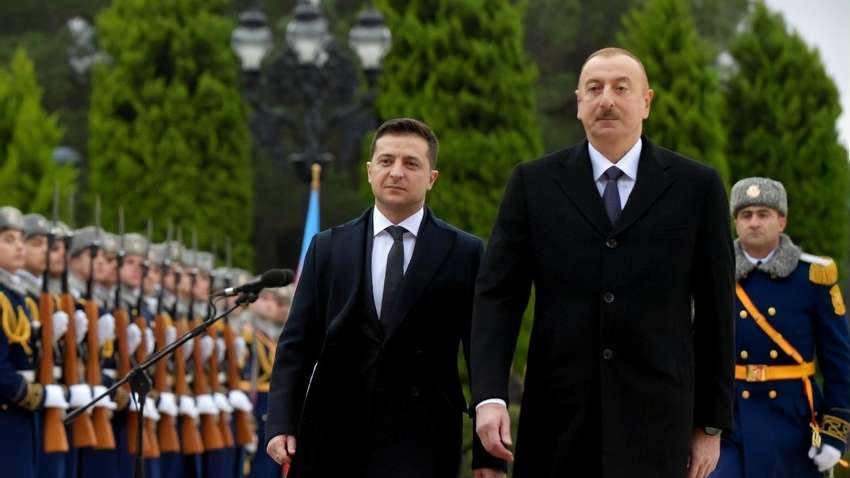 Досрочные выборы в Азербайджане: страховка Алиева, борьба кланов и влияние на Украину