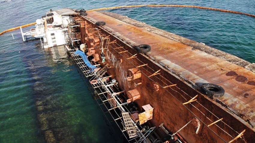 Из танкера "Delfi" снова произошла утечка нефтепродуктов: Концентрация превышена почти в 6 раз Из танкера "Delfi" снова произошла утечка нефтепродуктов: Концентрация превышена почти в 6 раз