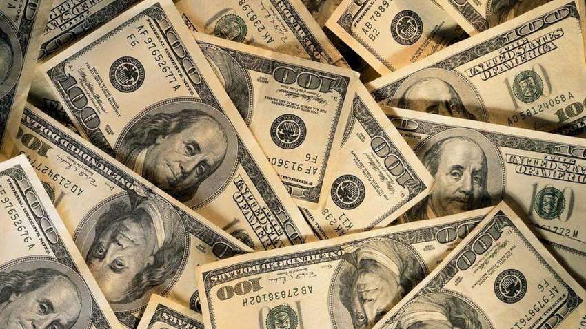Офіційний курс долара в Україні продовжує знижуватися