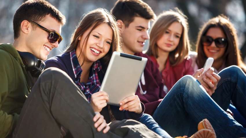 «Кринж», «краш» и не только: о чем разговаривает современная молодежь