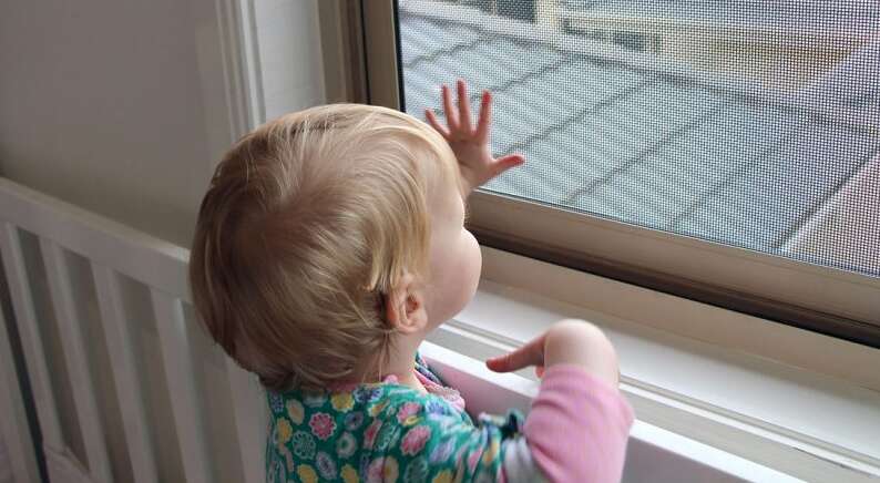 Справжнє диво: трирічна дитина випала з п’ятого поверху і вижила