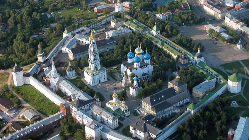 У Росії горить найбільший православний монастир (ВІДЕО) У Росії горить найбільший православний монастир (ВІДЕО)