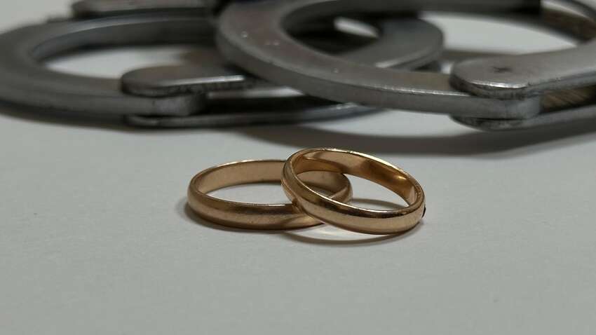 Чоловік із двома дружинами намагався перетнути кордон: чи спрацювала схема Чоловік із двома дружинами намагався перетнути кордон: чи спрацювала схема