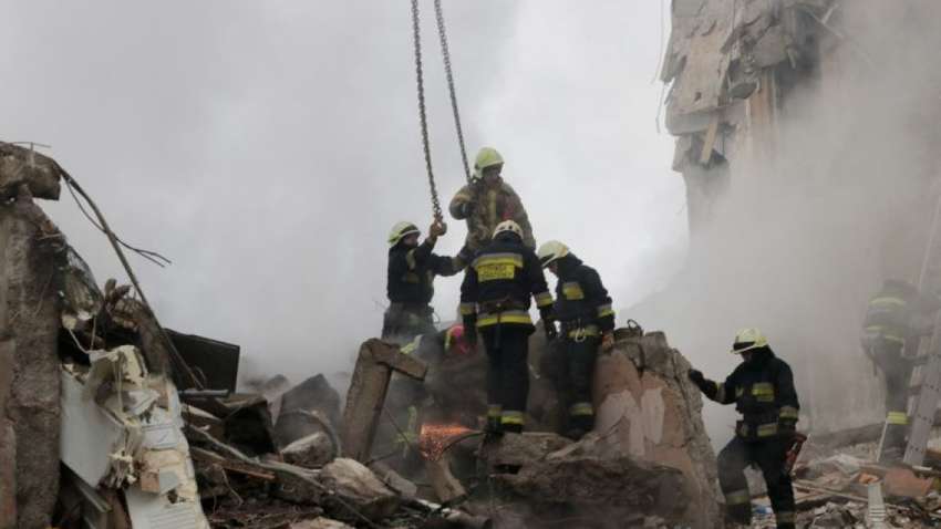 "Продолжаем бороться за каждую жизнь": Зеленский рассказал о новых последствиях ракетных обстрелов Днепра