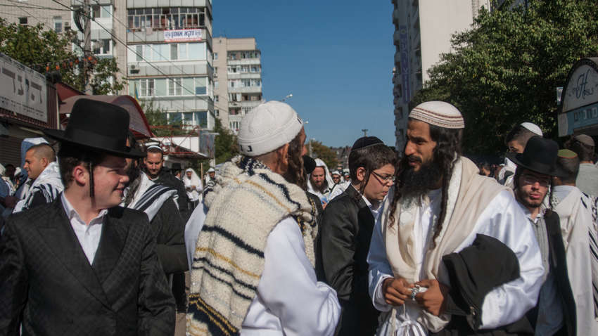 Наркотики, оружие и грабеж: В Умани на хасидов открыли 15 уголовных производств