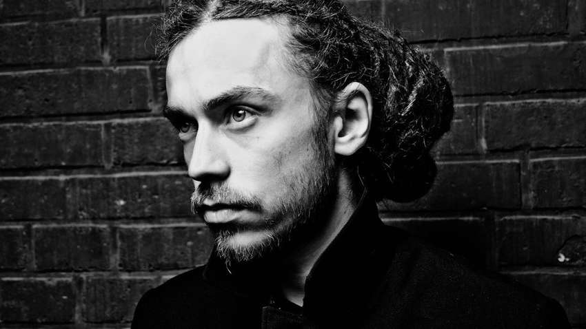 Могилу российского рэпера Децла нашли подожженной