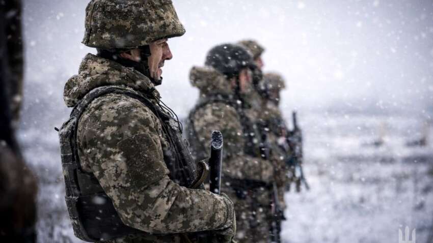 Транспорт не ходить, піхота йде пішки: на якому напрямку критичний стан 