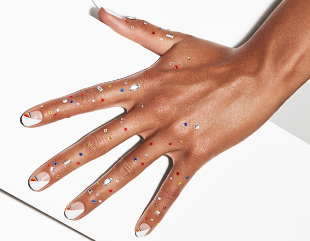 Мінімалізм і космос: тренди в манікюрі в 2020 році