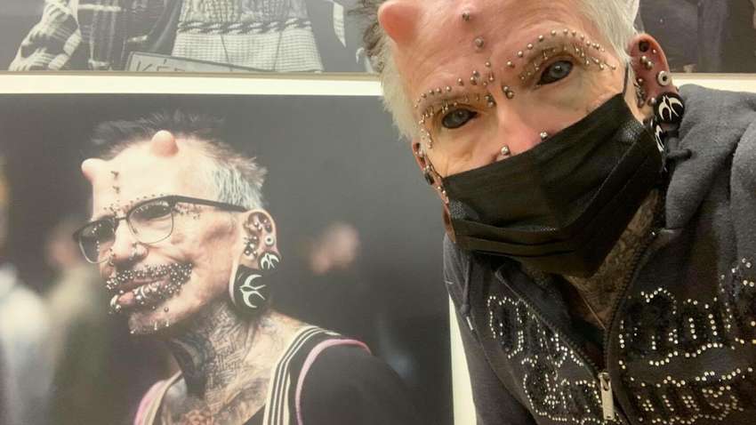 "Самый страшный мужчина в мире" побил сразу два мировых рекорда (фото) "Самый страшный мужчина в мире" побил сразу два мировых рекорда (фото)