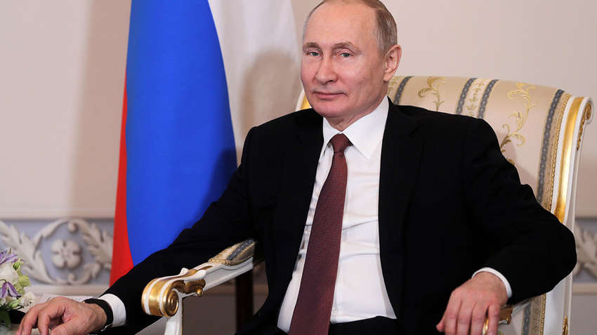 Табу на одностатеві шлюби і "утворюючий державу російський народ": Путін змінює Конституцію РФ