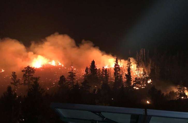 Лесные пожары в США: в Колорадо пришлось эвакуировать людей и закрыть национальный парк Лесные пожары в США: в Колорадо пришлось эвакуировать людей и закрыть национальный парк