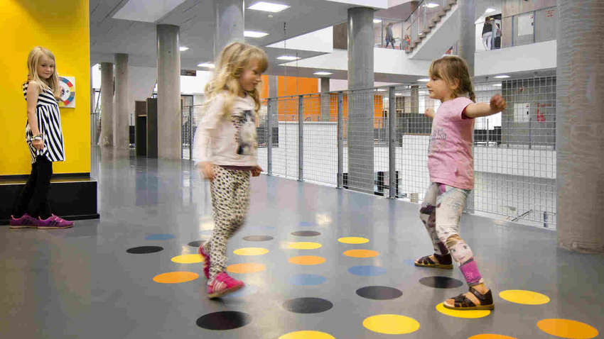 Данія першою в Європі послабила карантин для шкіл і дитячих садків