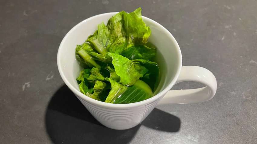 Салатная вода: почему ее считают средством от бессонницы