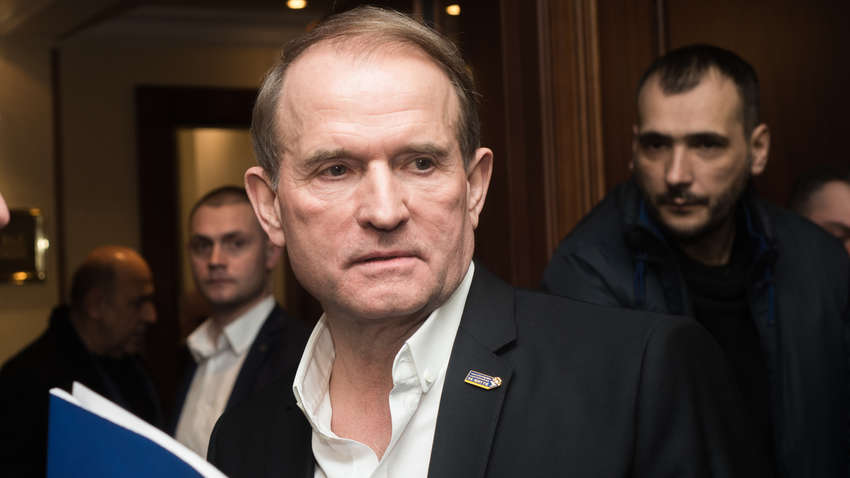 Медведчук: тиском на православну церкву чинна влада продовжує політику Порошенка