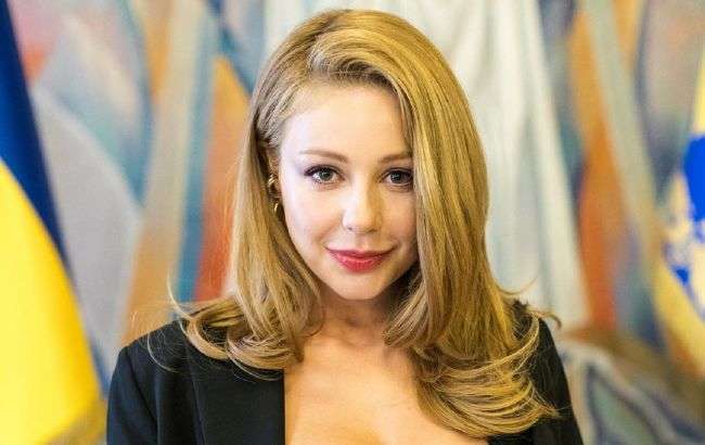 Тіна Кароль стала першою українською зіркою на обкладинці книги Vogue