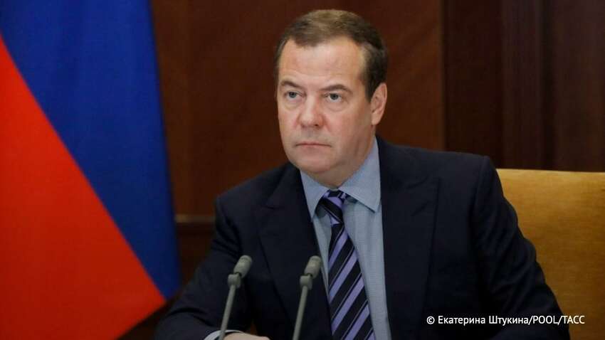 Дал безумный совет: Медведев отреагировал на создание трибунала против РФ Дал безумный совет: Медведев отреагировал на создание трибунала против РФ