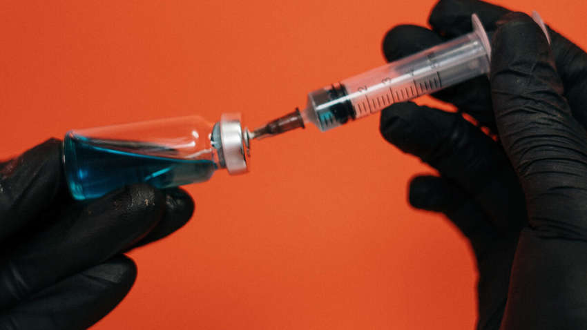 Эффективны ли старые вакцины против нового коронавируса - МОЗ Германии