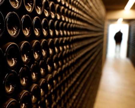 В Испании гости отеля украли 45 бутылок коллекционного вина, самая дорогая из них стоит свыше $400 тысяч В Испании гости отеля украли 45 бутылок коллекционного вина, самая дорогая из них стоит свыше $400 тысяч