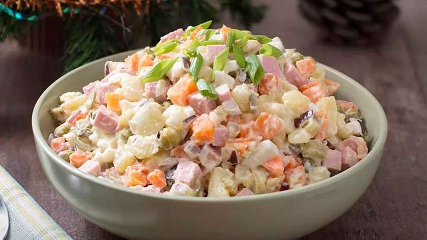 Заморозка не врятує: як зберігати «Олів'є» та інші салати