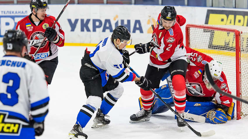 В хоккейной Суперлиге состоялась битва "Давида против Голиафа": результат известен