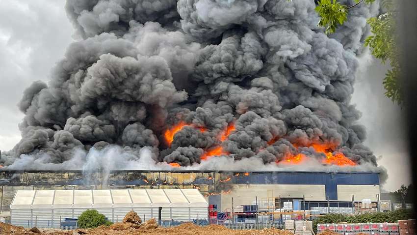 У британському місті стався вибух: чому громадянам наказали не відчиняти вікна