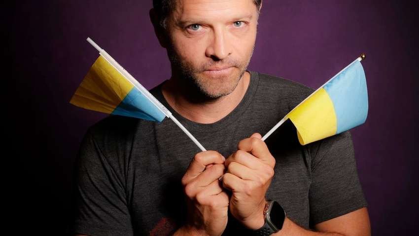 Тренч из "Сверхъестественного" в обмен на донаты для Украины: акция от Миши Коллинза