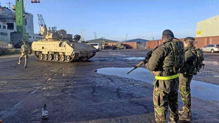 Американські танки, гаубиці та БМП прямують до Східної Європи Американські танки, гаубиці та БМП прямують до Східної Європи