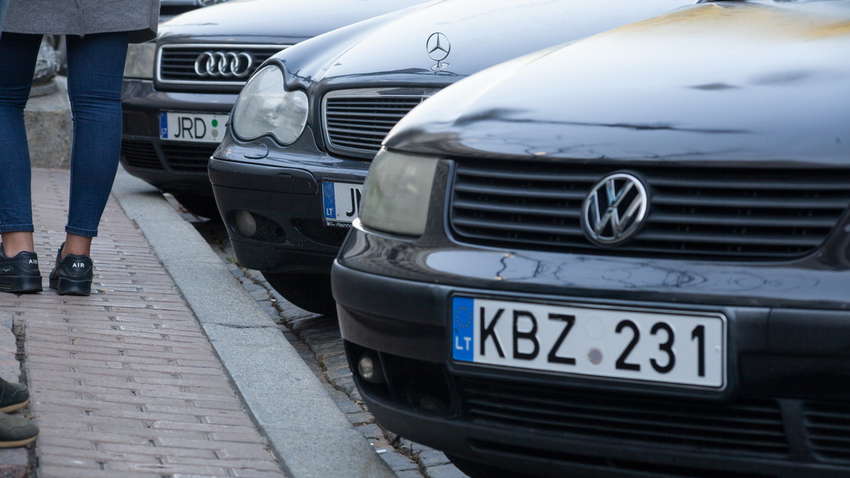 Володимир Зеленський запропонував знову відкласти штрафи для власників авто з іноземною реєстрацією