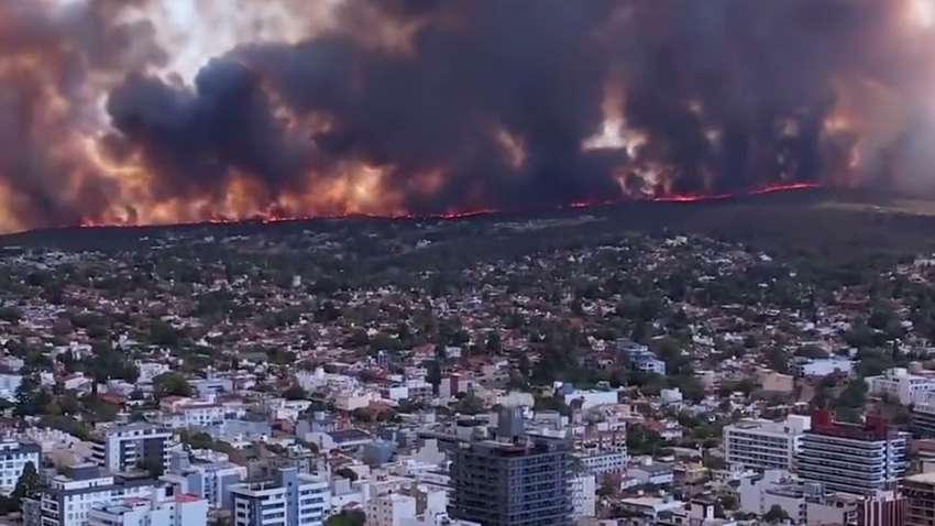 В Аргентині масштабна катастрофа: стіна вогню наближається до міст (ВІДЕО)