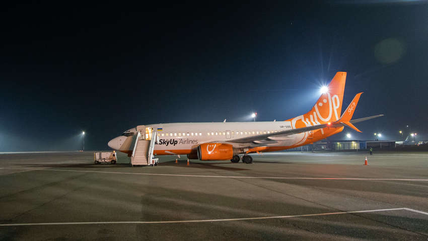 Літак евакуює тільки здорових українців, заражених коронавірусом залишать в Китаї