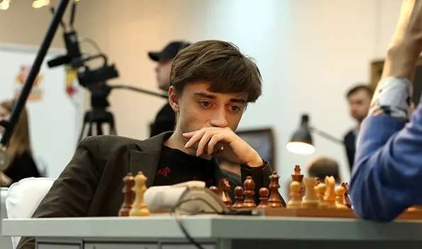 Російський шахіст проспав чемпіонат світу: інше пояснення – він боягуз