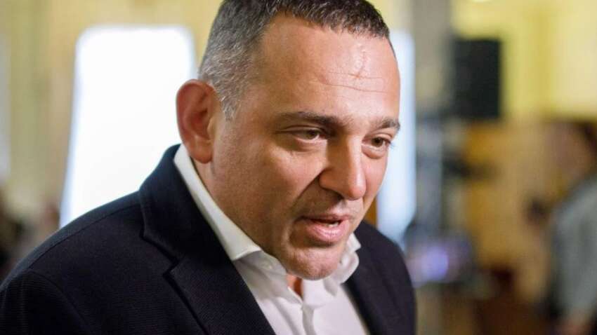 Від Бандери-Леніна до пса Патрона: нардеп Бужанський розкритикував створення «рукотворних кумирів» в Україні