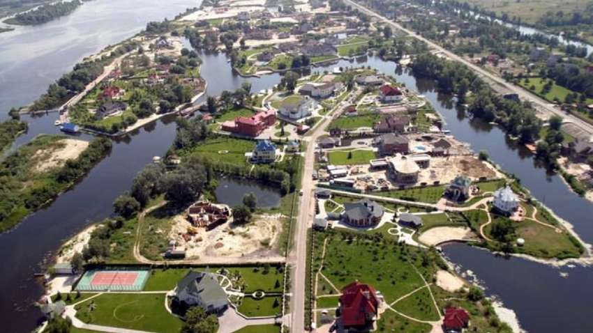 Що в Україні зроблять із закритими резиденціями колишніх чиновників