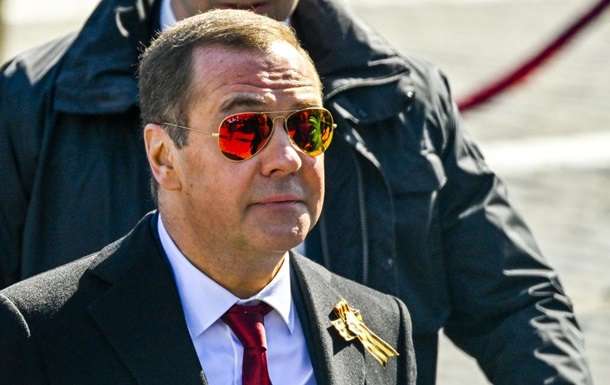 Сбрендивший Медведев набросился на дипломатов соседней страны: призвал бить их «в рыло» 