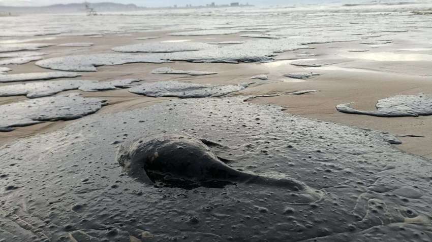 Третій російський танкер з нафтою подав сигнал лиха