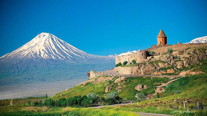 "Чья бы корова мычала": в России попытались оправдаться за предательство армян