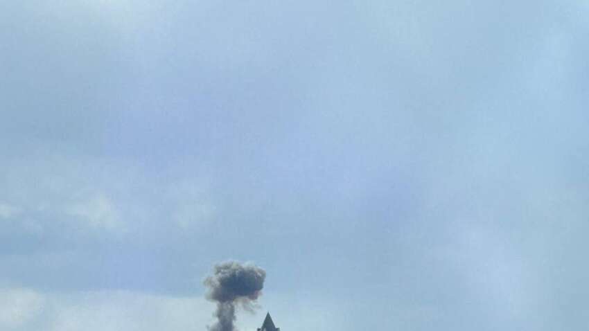 Шахеди серед білого дня жорстко вдарили по Києву: у столиці жахливий дим після прильоту (ВІДЕО)