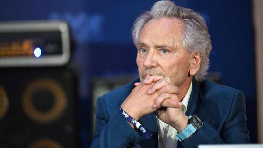 Схожі на нацистські: Кум Путіна несподівано розкритикував Кремль за проведення "масових заходів" Схожі на нацистські: Кум Путіна несподівано розкритикував Кремль за проведення "масових заходів"