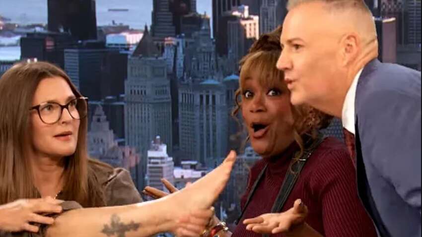 Соведущие актрисы Дрю Бэрримор понюхали ее ноги в прямом эфире (ФОТО, ВИДЕО)