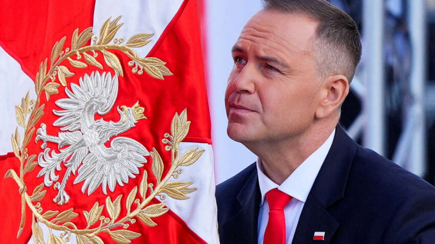 Лидер рейтинга доверия среди поляков президент Навроцкий: на второй позиции ярый сторонник Украины Лидер рейтинга доверия среди поляков президент Навроцкий: на второй позиции ярый сторонник Украины