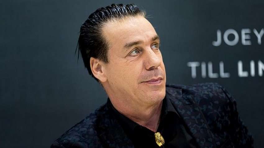 Солист группы Rammstein госпитализирован с коронавирусом, - СМИ